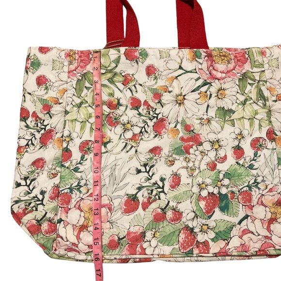 Begonia Market Reusable Tote Strawberries Pattern - Picture 4 of 6